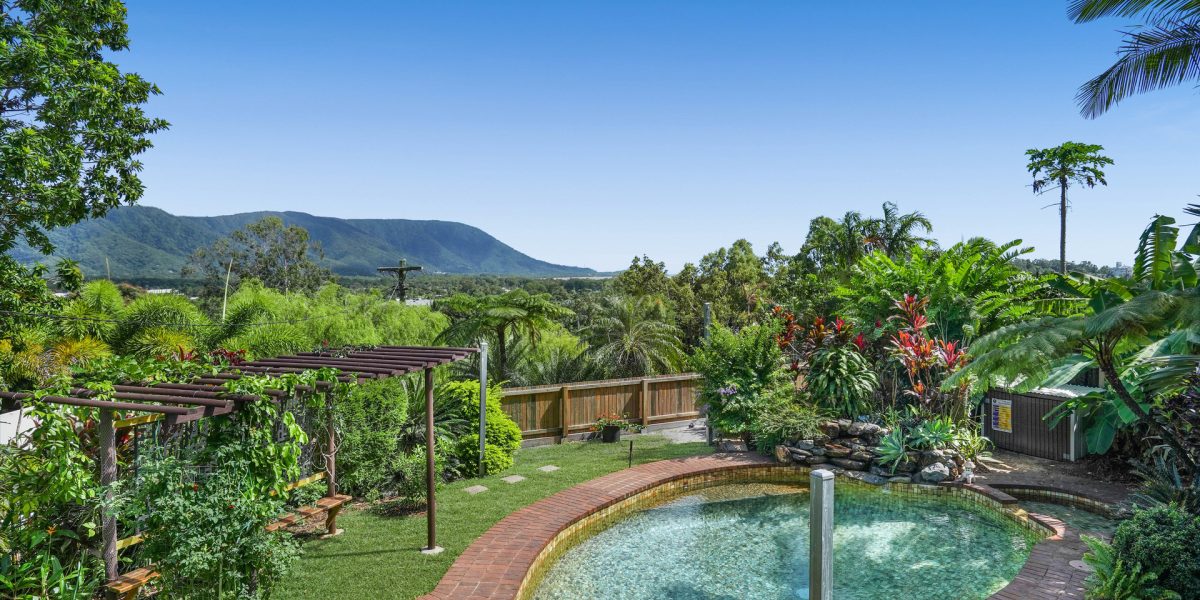 1 Kiriwina Close, Trinity Beach, QLD 4879 AUS
