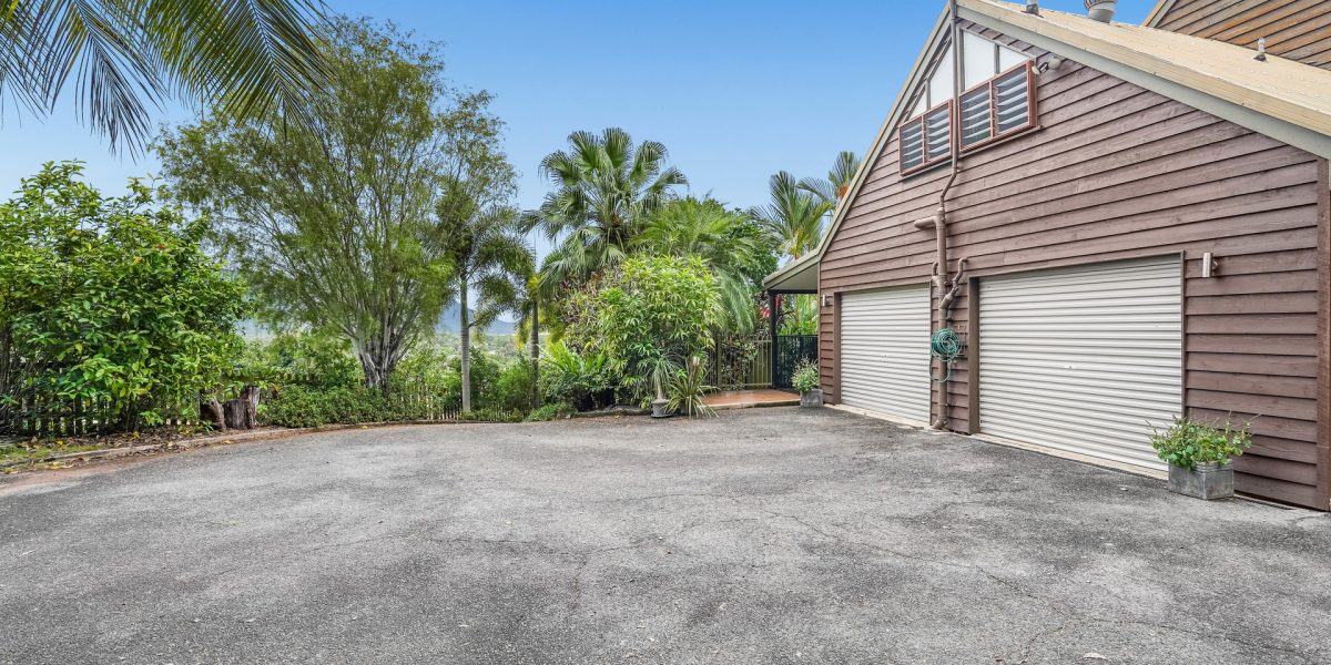 1 Kiriwina Close, Trinity Beach, QLD 4879 AUS