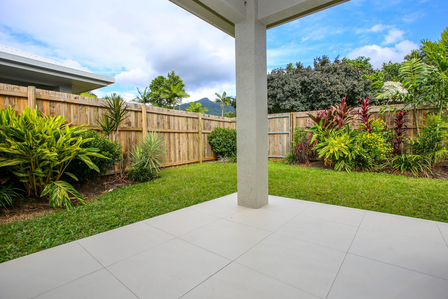 9 Ainslie Place, Smithfield, QLD 4878 AUS