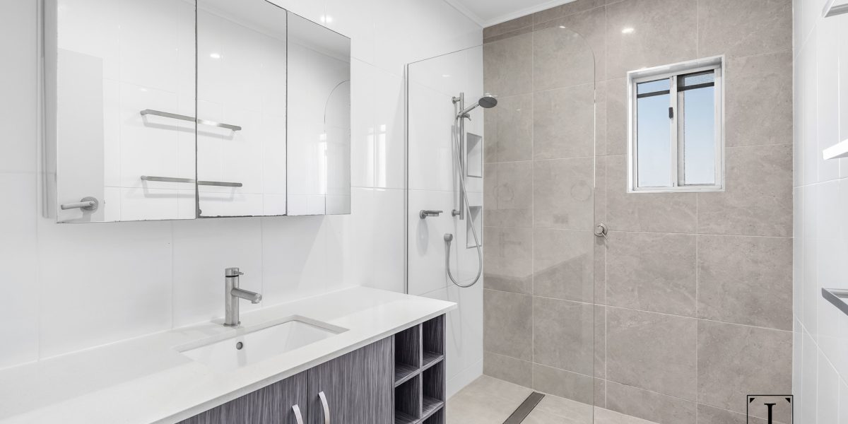 62 English Street, Manunda, QLD 4870 AUS