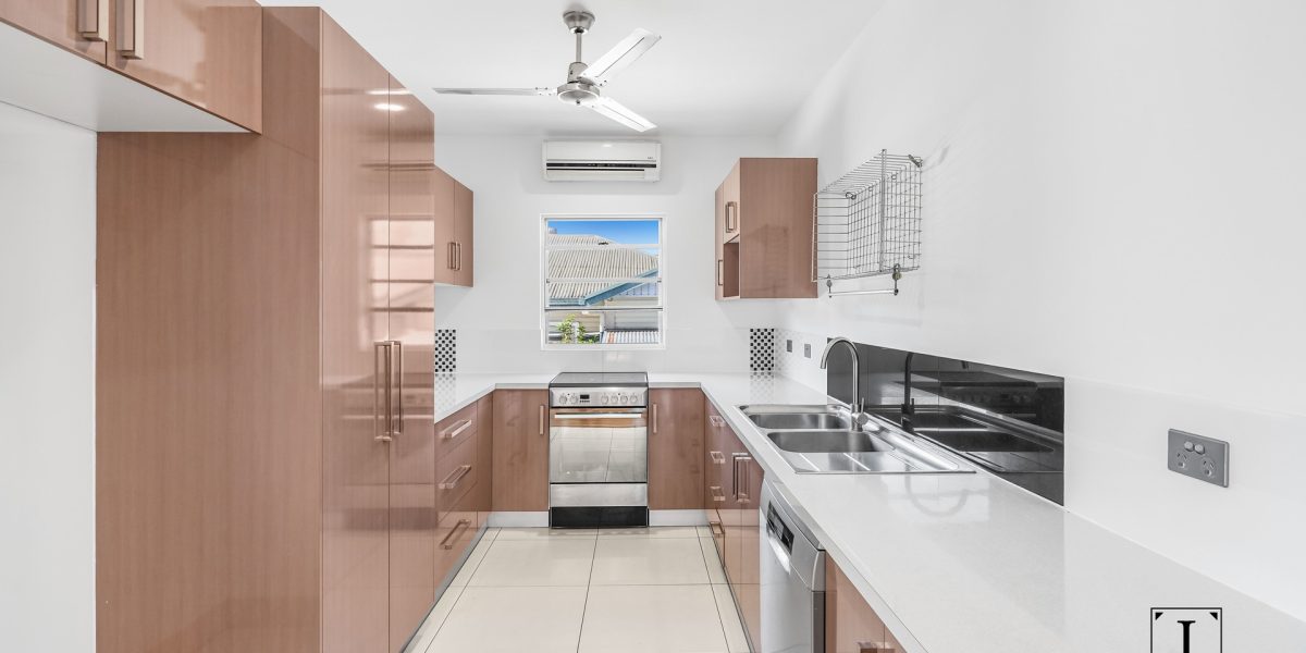 62 English Street, Manunda, QLD 4870 AUS