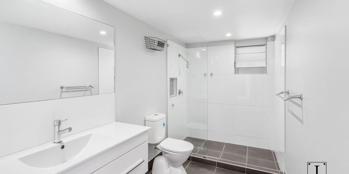 62 English Street, Manunda, QLD 4870 AUS