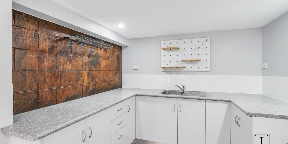 62 English Street, Manunda, QLD 4870 AUS