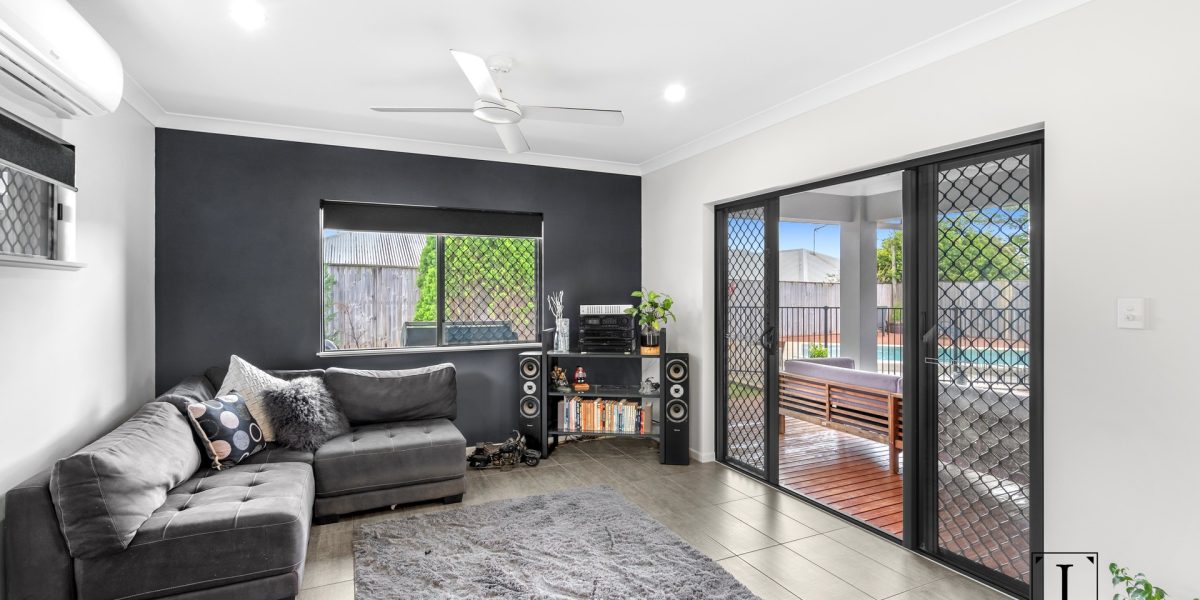 56 Springbrook Avenue, Redlynch, QLD 4870 AUS