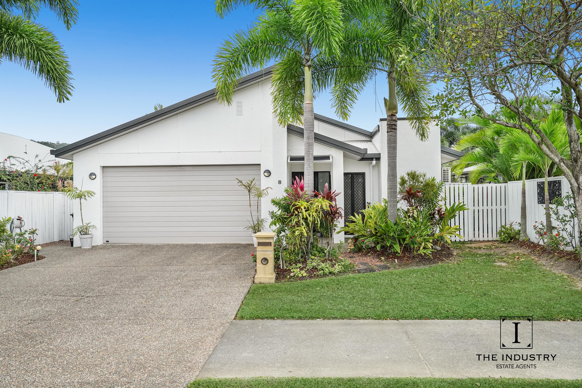 8 Seaways Street, Trinity Beach, QLD 4879 AUS