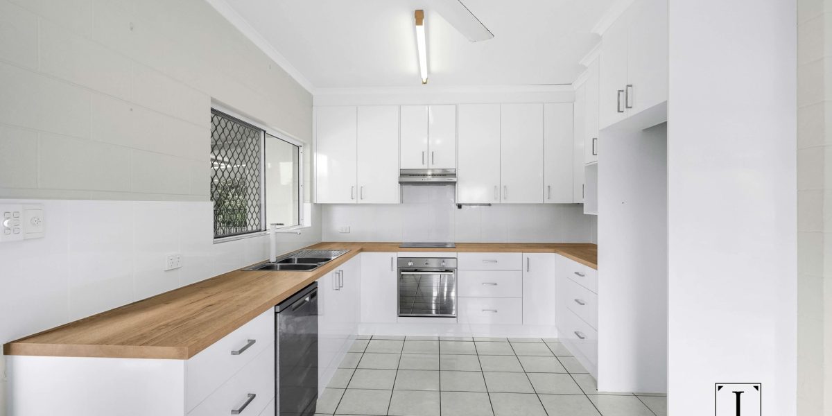 12 Henderson Street, Kanimbla, QLD 4870 AUS