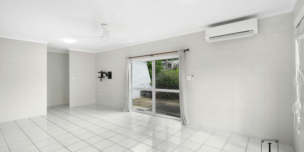 12 Henderson Street, Kanimbla, QLD 4870 AUS