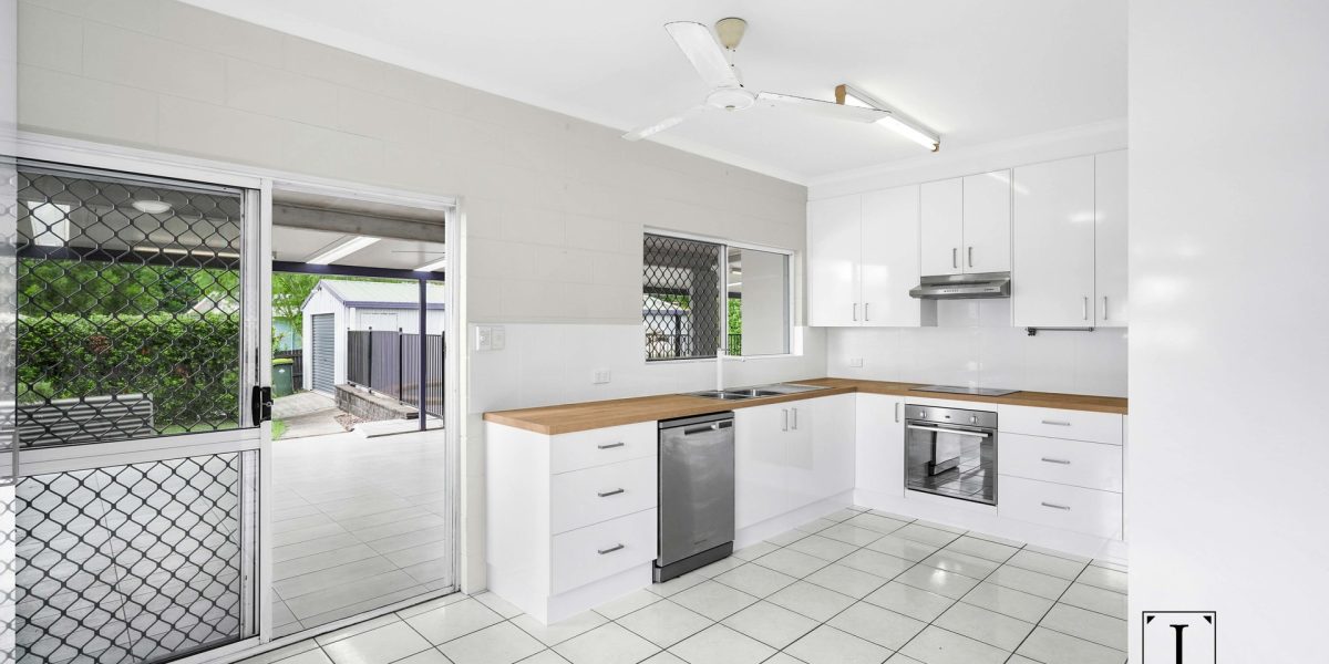 12 Henderson Street, Kanimbla, QLD 4870 AUS