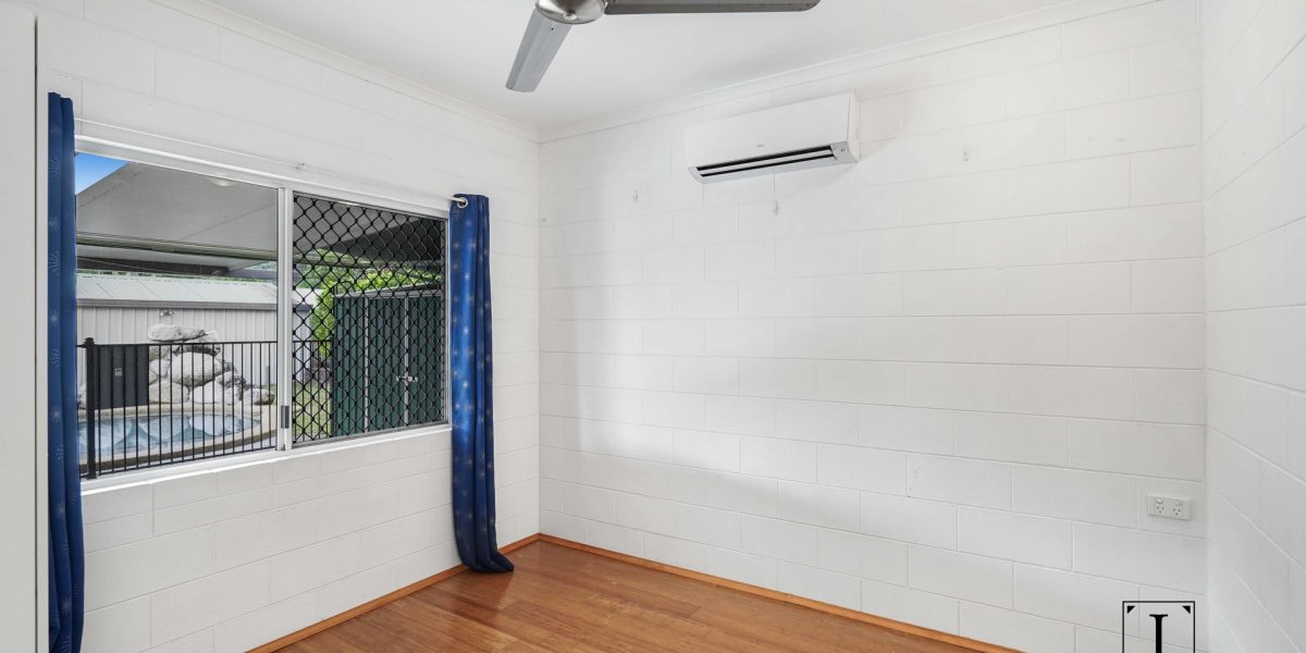 12 Henderson Street, Kanimbla, QLD 4870 AUS