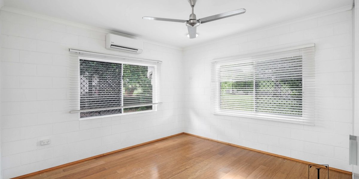 12 Henderson Street, Kanimbla, QLD 4870 AUS