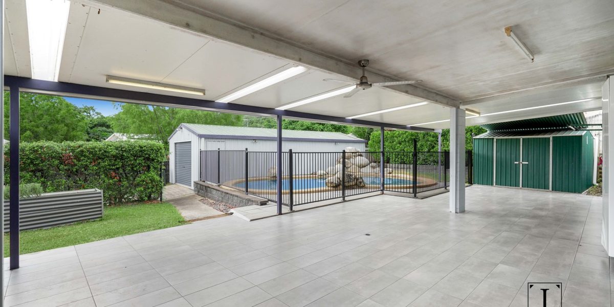 12 Henderson Street, Kanimbla, QLD 4870 AUS