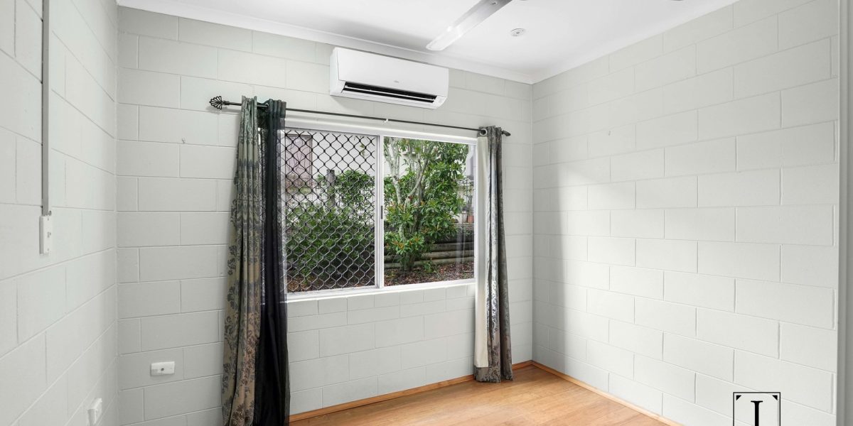 12 Henderson Street, Kanimbla, QLD 4870 AUS