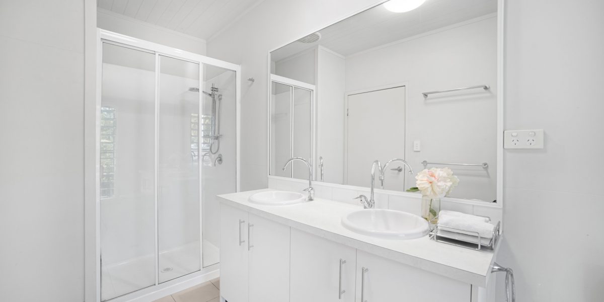 20 Poinsettia Street, Holloways Beach, QLD 4878 AUS