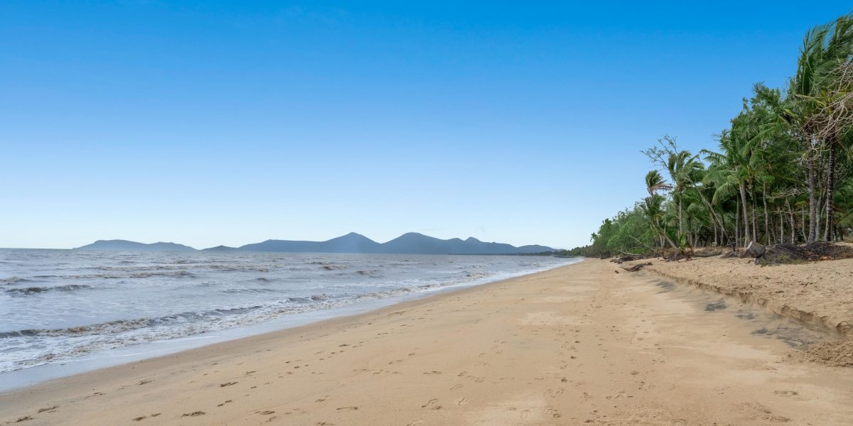 20 Poinsettia Street, Holloways Beach, QLD 4878 AUS