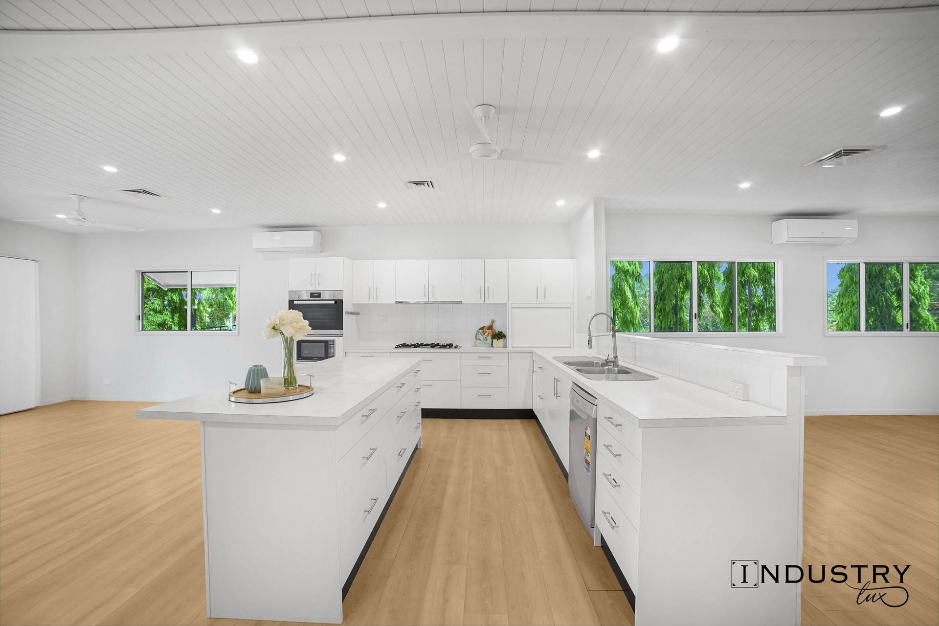 20 Poinsettia Street, Holloways Beach, QLD 4878 AUS