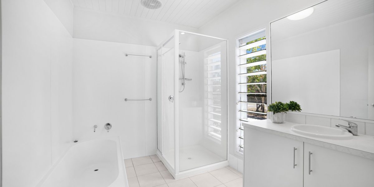 20 Poinsettia Street, Holloways Beach, QLD 4878 AUS