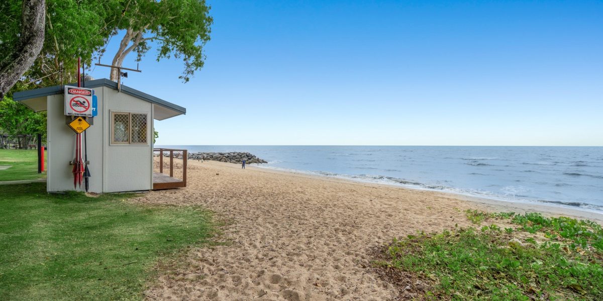 20 Poinsettia Street, Holloways Beach, QLD 4878 AUS
