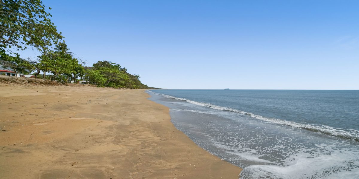 20 Poinsettia Street, Holloways Beach, QLD 4878 AUS