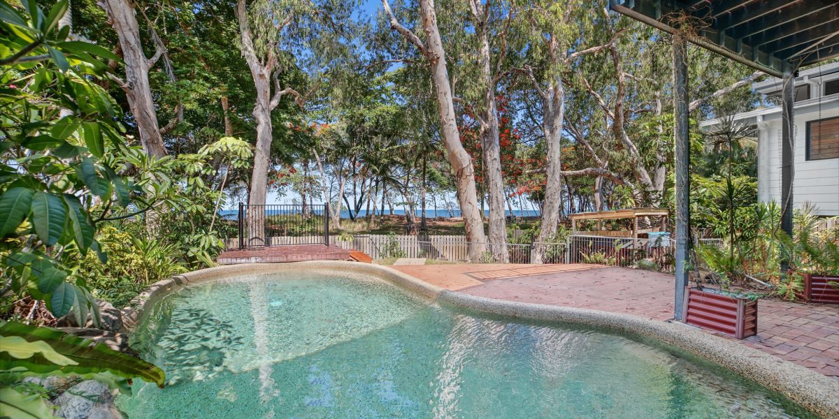20 Poinsettia Street, Holloways Beach, QLD 4878 AUS