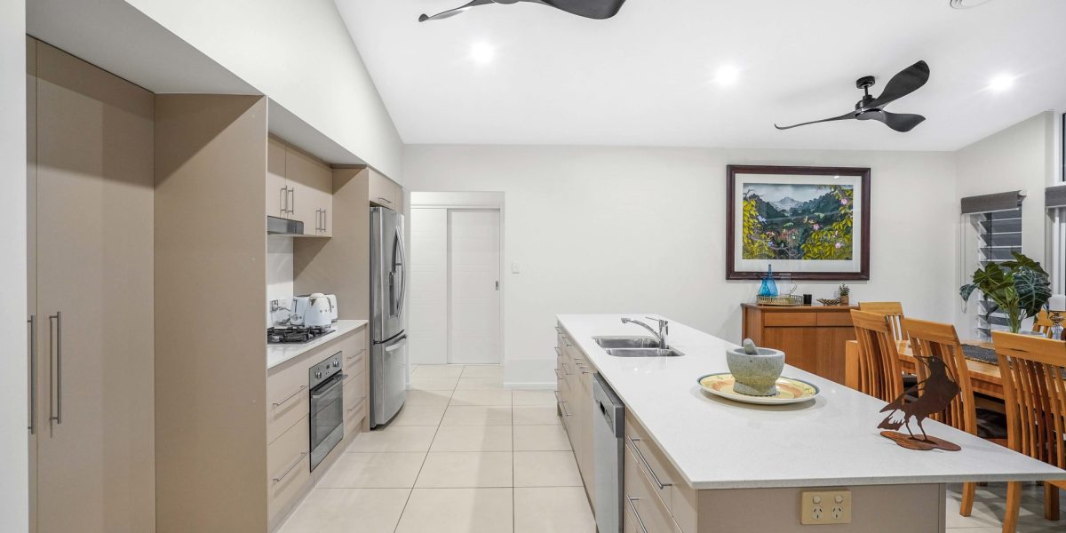 4 Lagoon Drive, Trinity Beach, QLD 4879 AUS