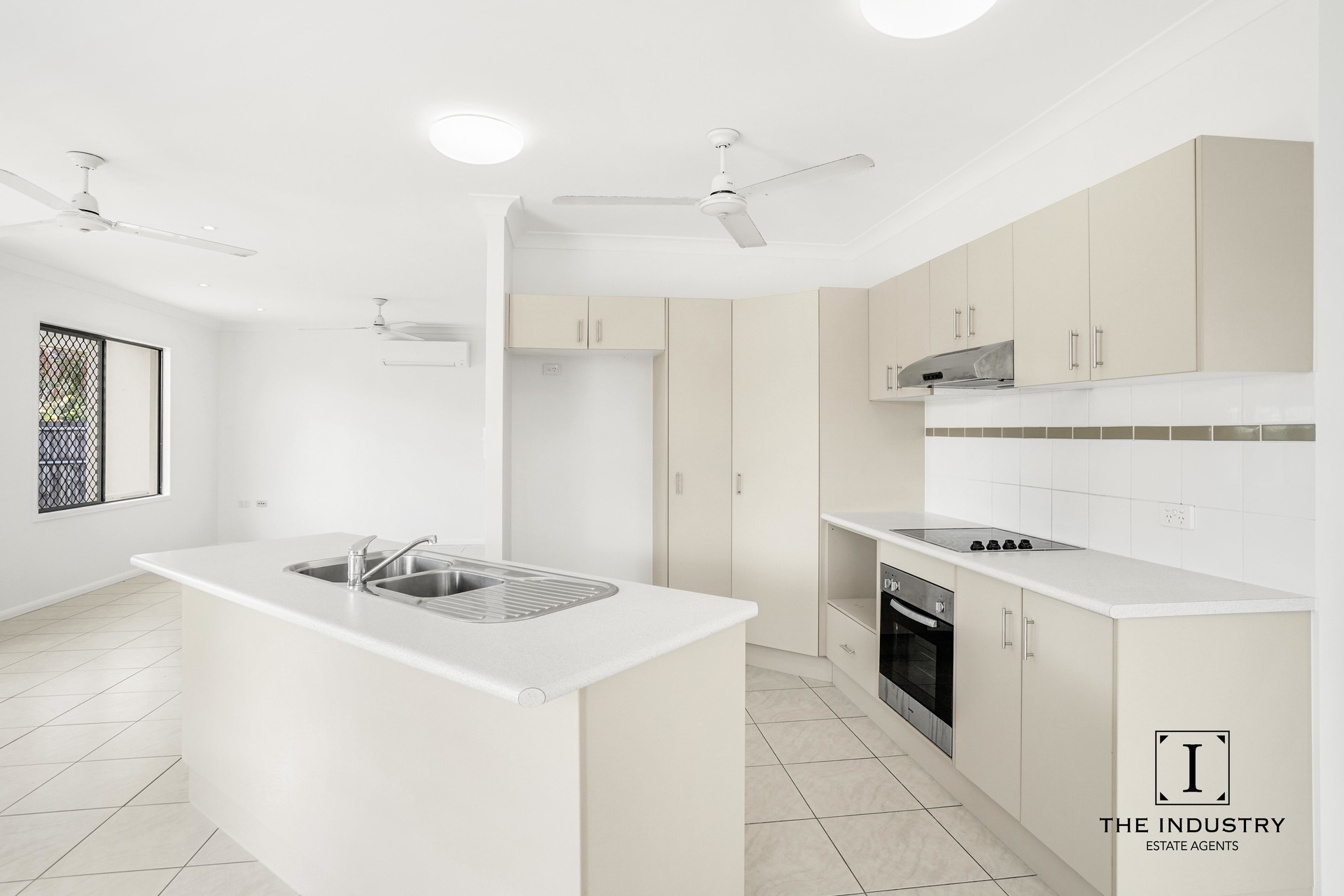 23 Goldberg Close, White Rock, QLD 4868 AUS