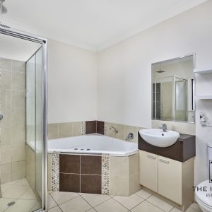 8 Starr Close, Bentley Park, QLD 4869 AUS