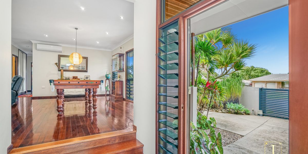 24 Augustus Street, Mooroobool, QLD 4870 AUS