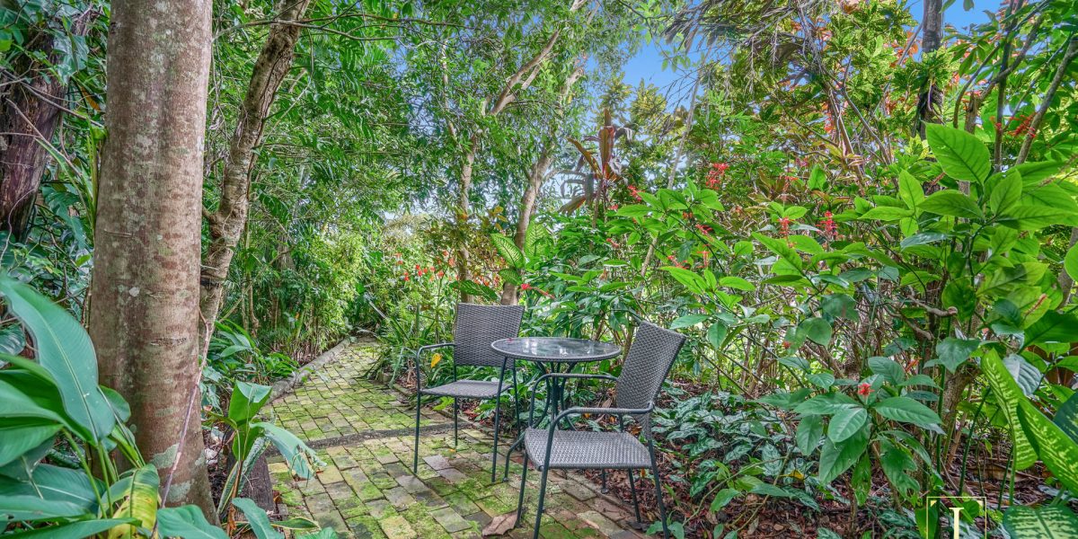 24 Augustus Street, Mooroobool, QLD 4870 AUS