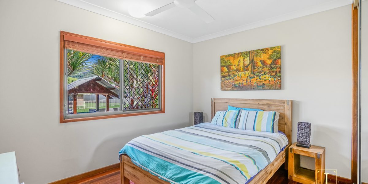 24 Augustus Street, Mooroobool, QLD 4870 AUS