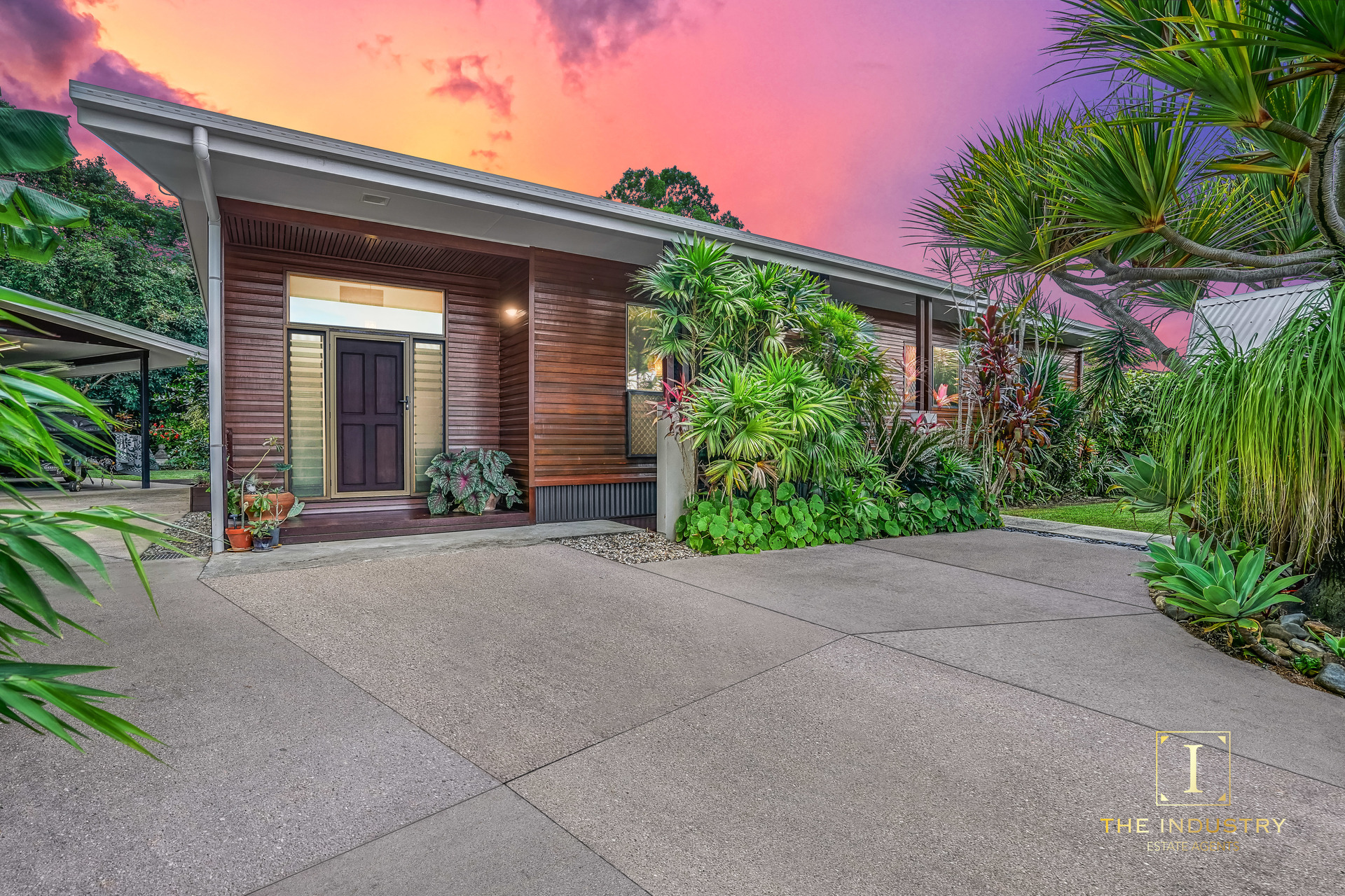 24 Augustus Street, Mooroobool, QLD 4870 AUS