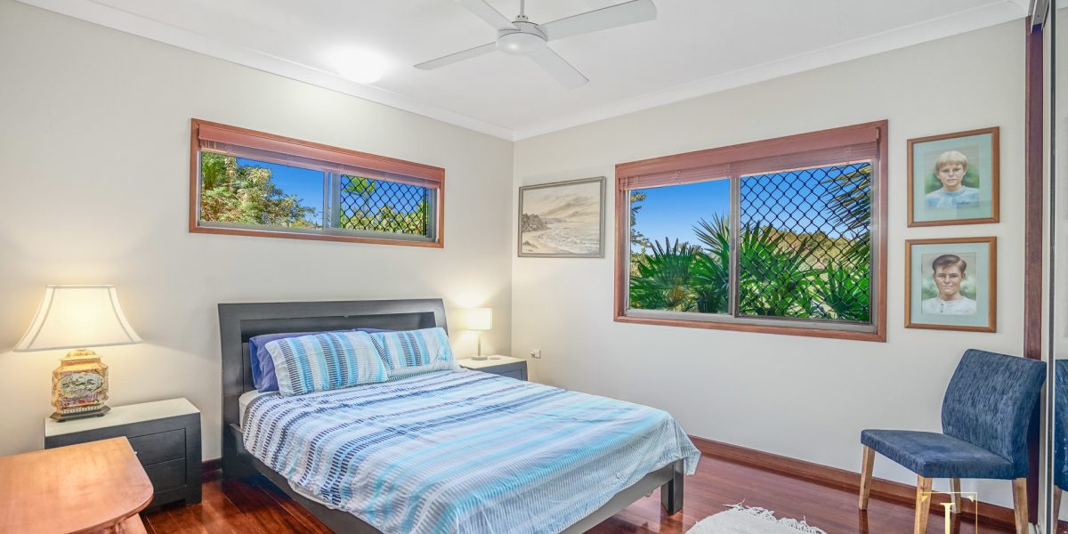 24 Augustus Street, Mooroobool, QLD 4870 AUS