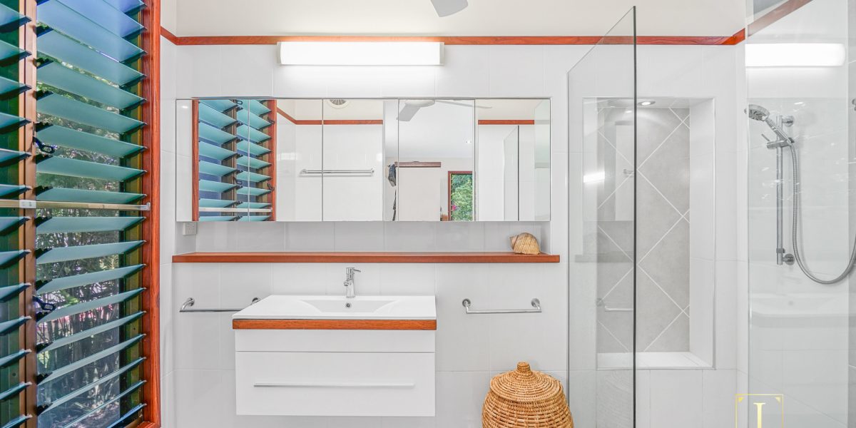 24 Augustus Street, Mooroobool, QLD 4870 AUS