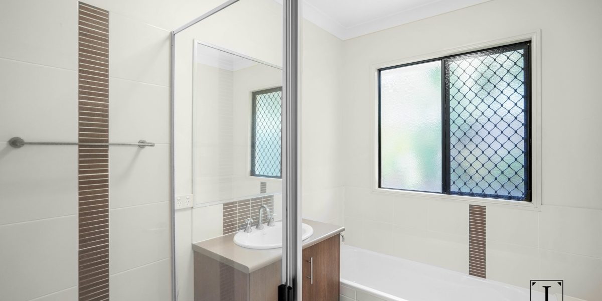 25 John Malcolm Street, Redlynch, QLD 4870 AUS