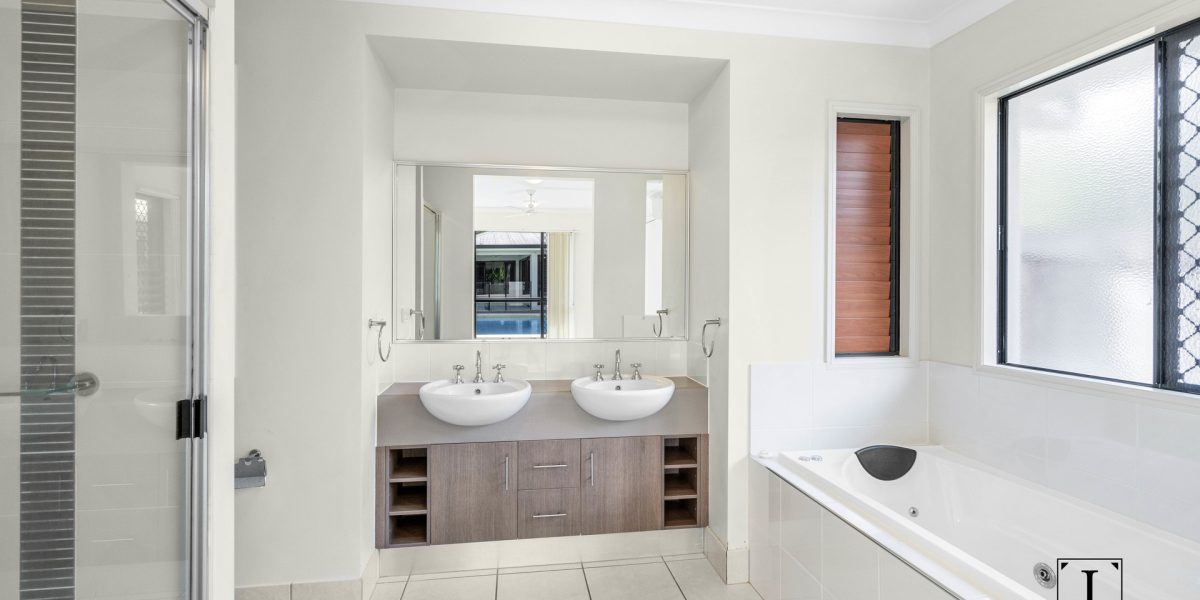 25 John Malcolm Street, Redlynch, QLD 4870 AUS