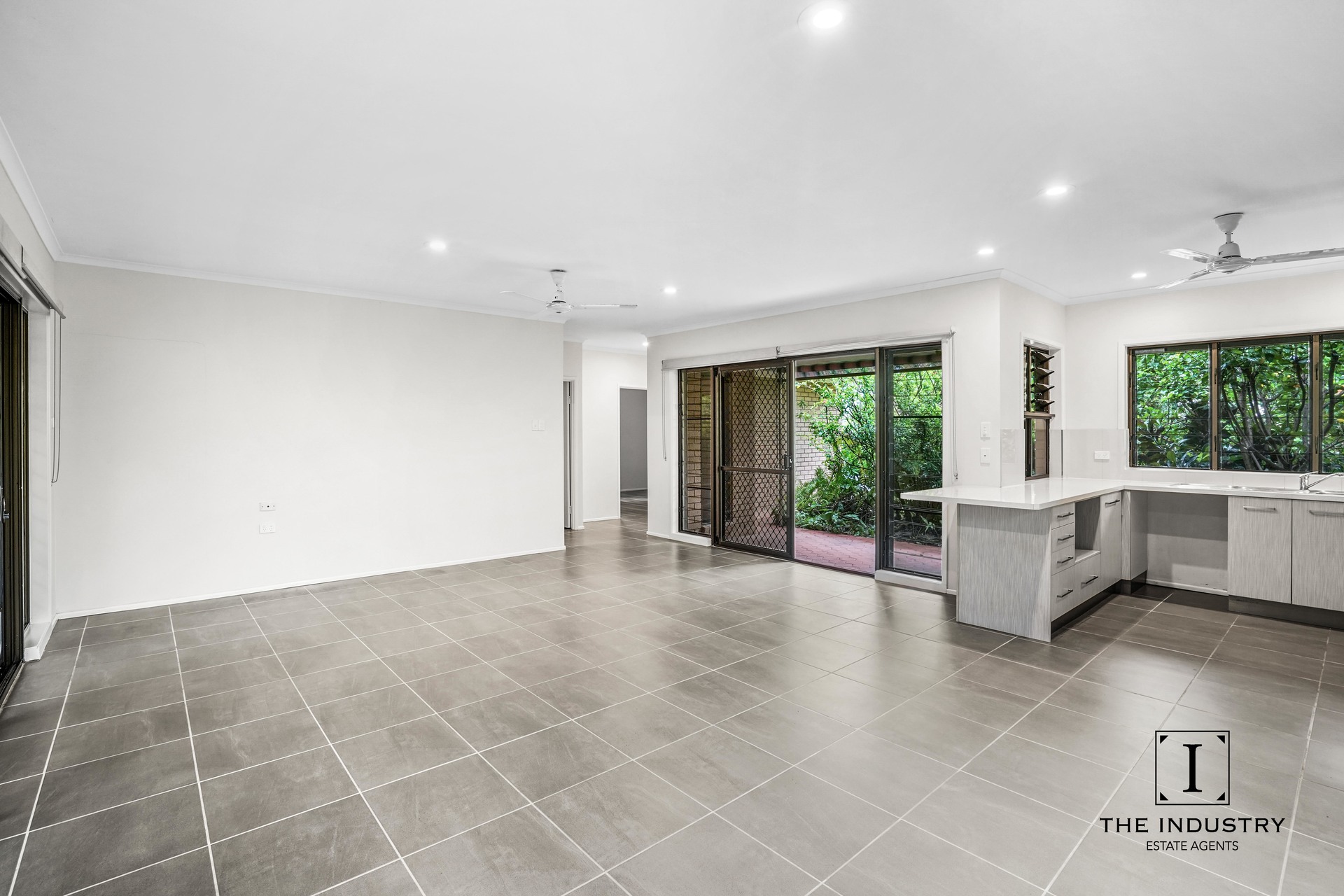 1/35 Beaver Street, Clifton Beach, QLD 4879 AUS