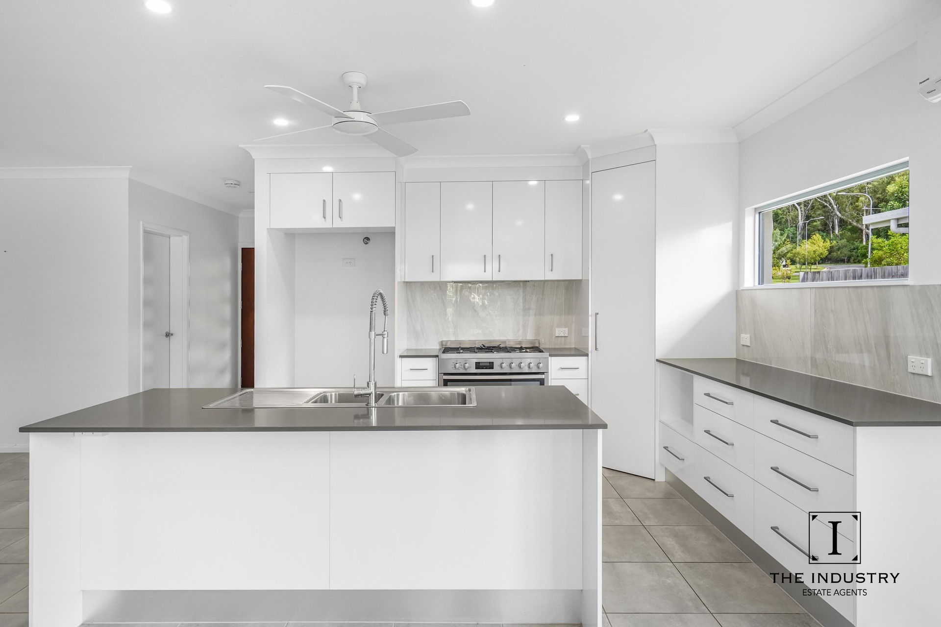 12 Flow Close, Trinity Beach, QLD 4879 AUS