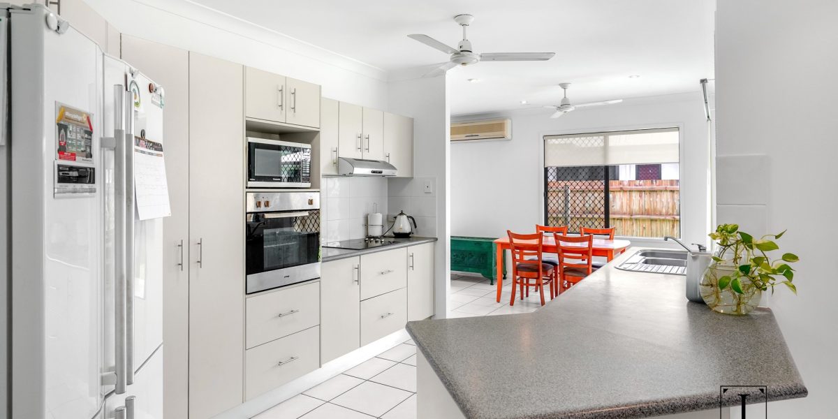 27 John Malcolm Street, Redlynch, QLD 4870 AUS