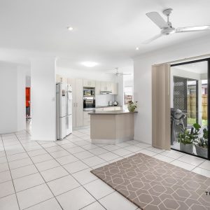 27 John Malcolm Street, Redlynch, QLD 4870 AUS
