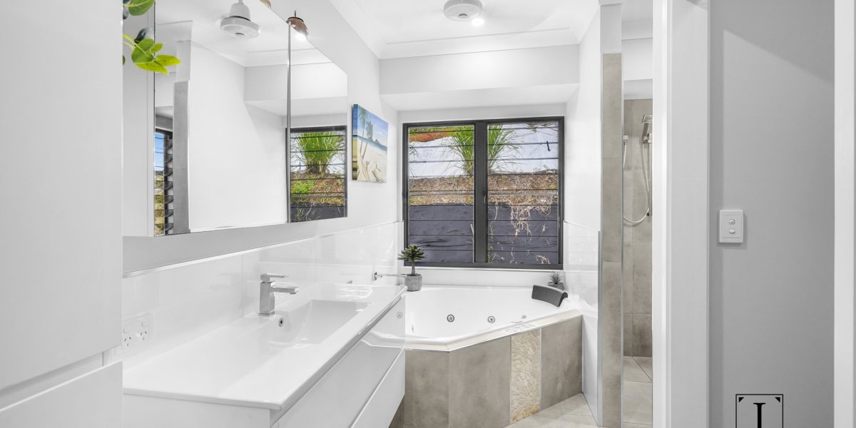 14 Megalong Close, Smithfield, QLD 4878 AUS