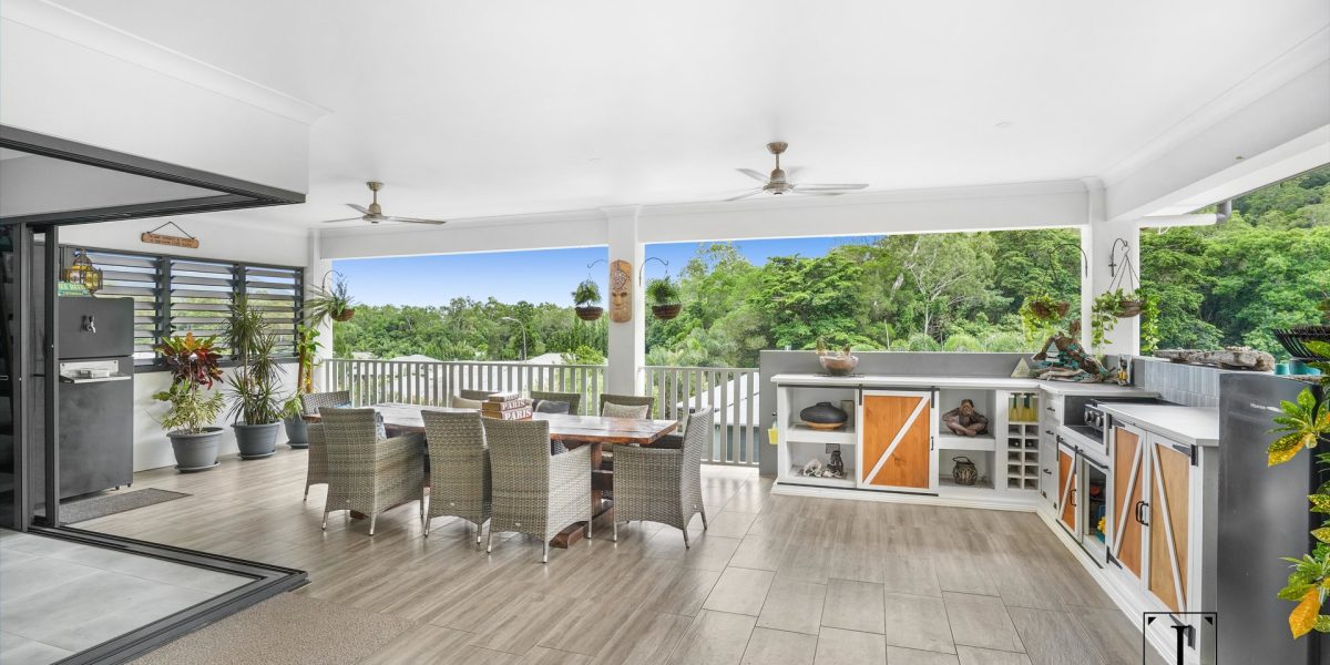 14 Megalong Close, Smithfield, QLD 4878 AUS