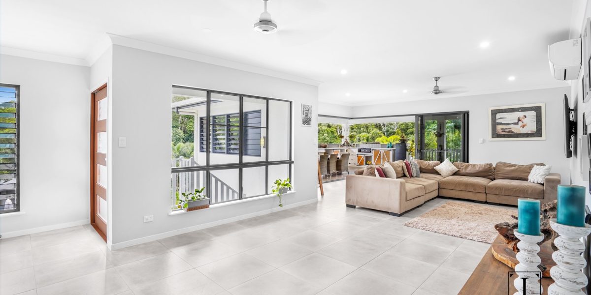 14 Megalong Close, Smithfield, QLD 4878 AUS