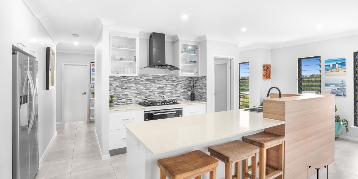 14 Megalong Close, Smithfield, QLD 4878 AUS