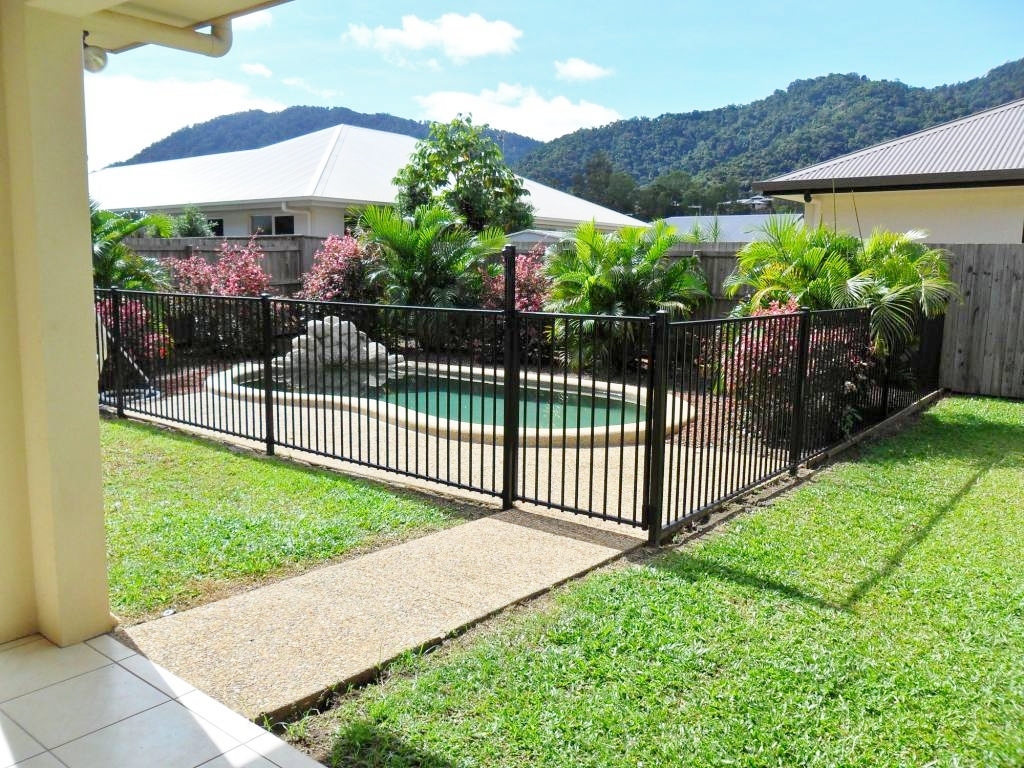 33 Huntley Crescent, Redlynch, QLD 4870 AUS