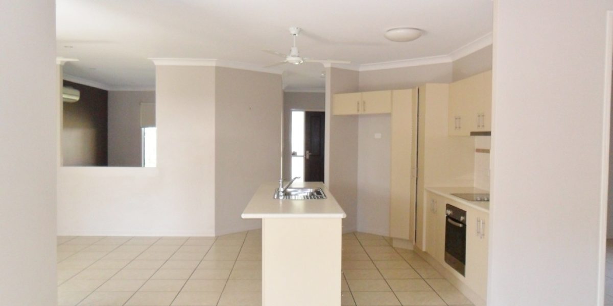 33 Huntley Crescent, Redlynch, QLD 4870 AUS