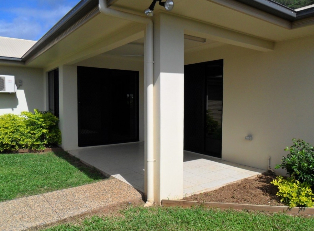 33 Huntley Crescent, Redlynch, QLD 4870 AUS