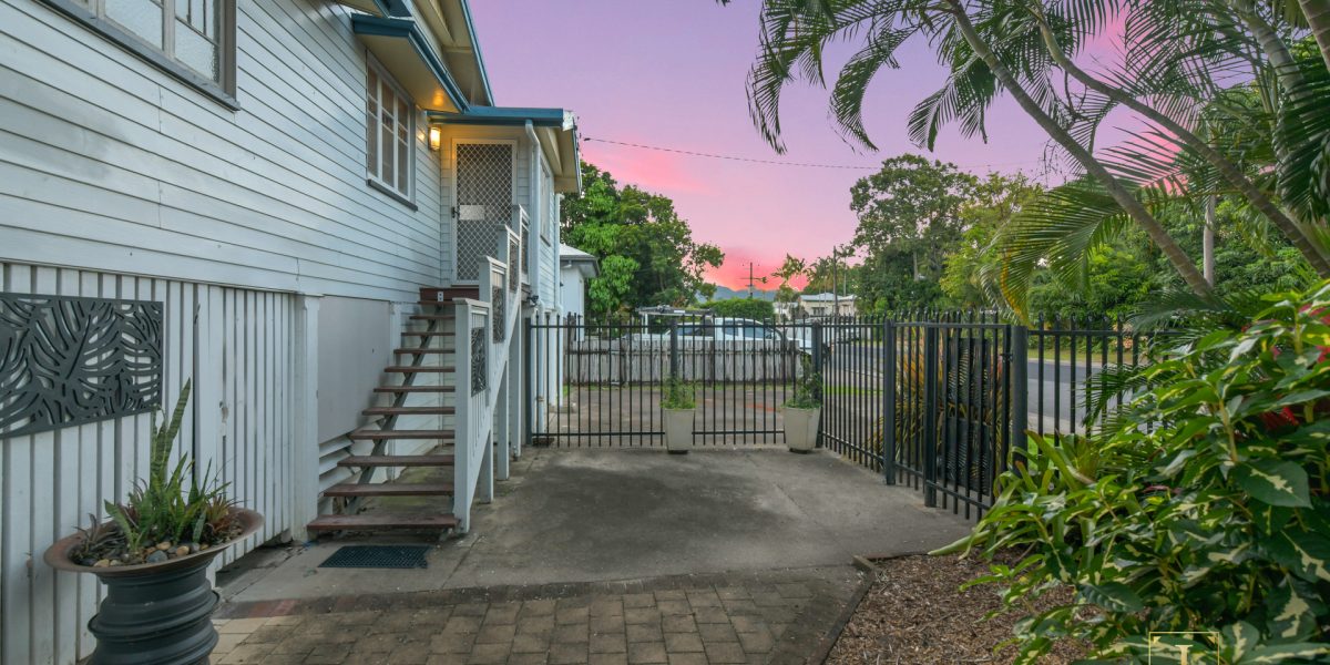 7 Collinson Street, Westcourt, QLD 4870 AUS