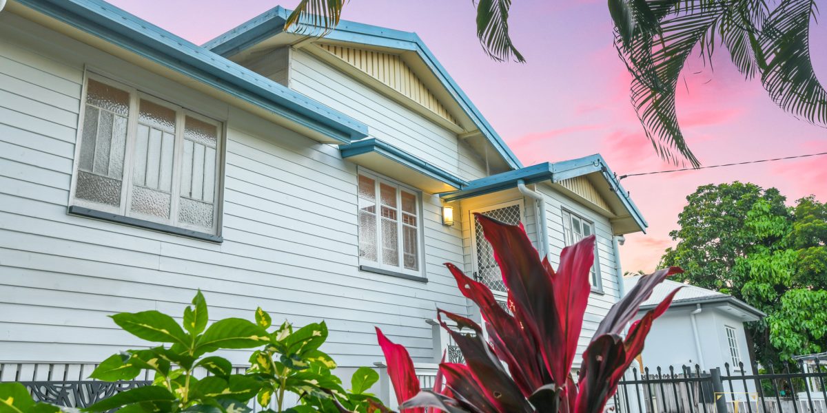 7 Collinson Street, Westcourt, QLD 4870 AUS