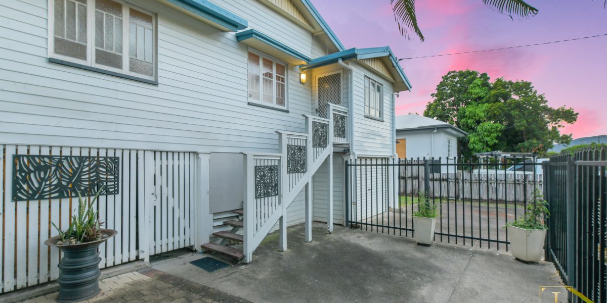 7 Collinson Street, Westcourt, QLD 4870 AUS