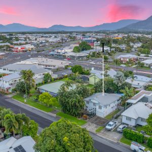 7 Collinson Street, Westcourt, QLD 4870 AUS
