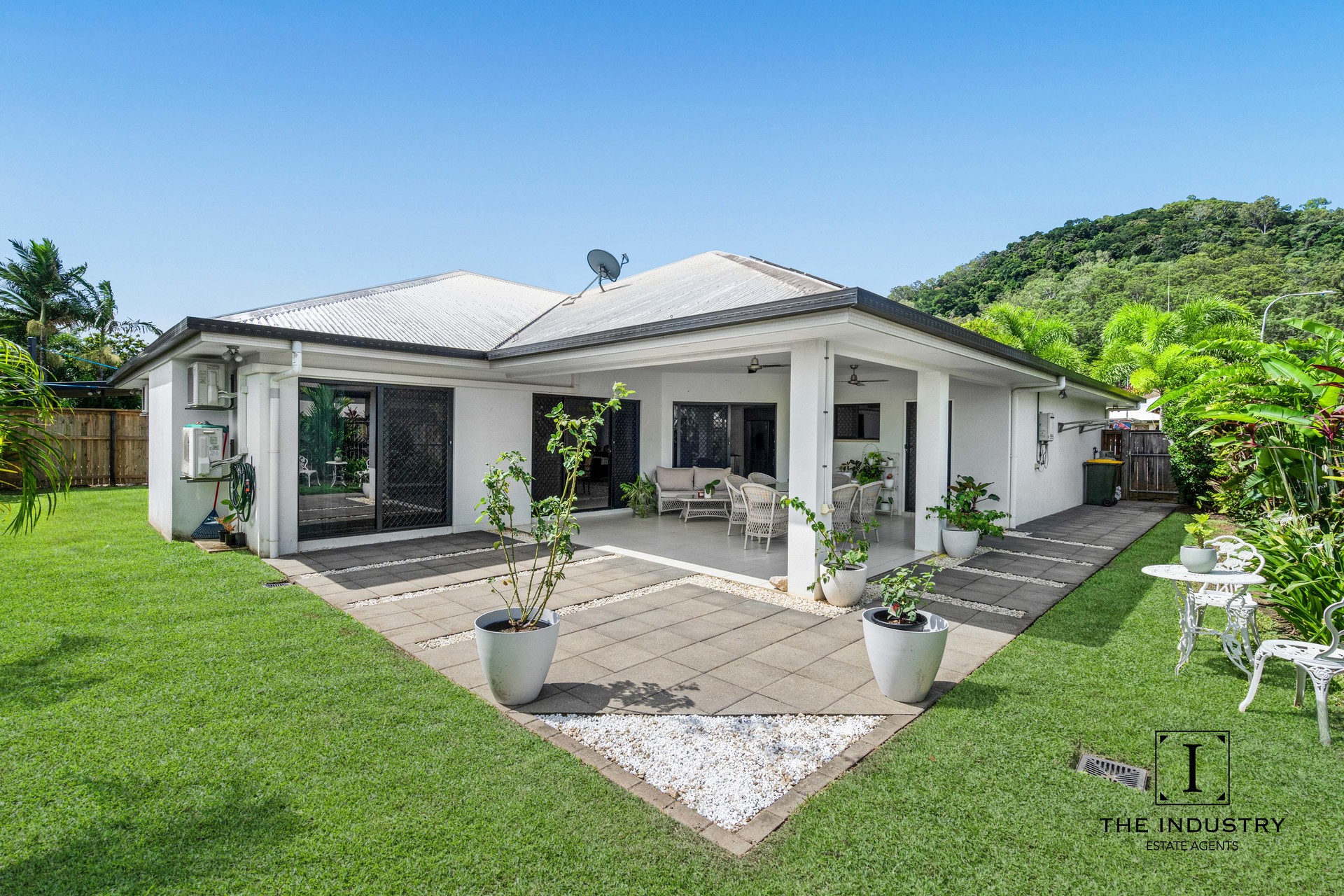 13 Bowline Place, Trinity Beach, QLD 4879 AUS